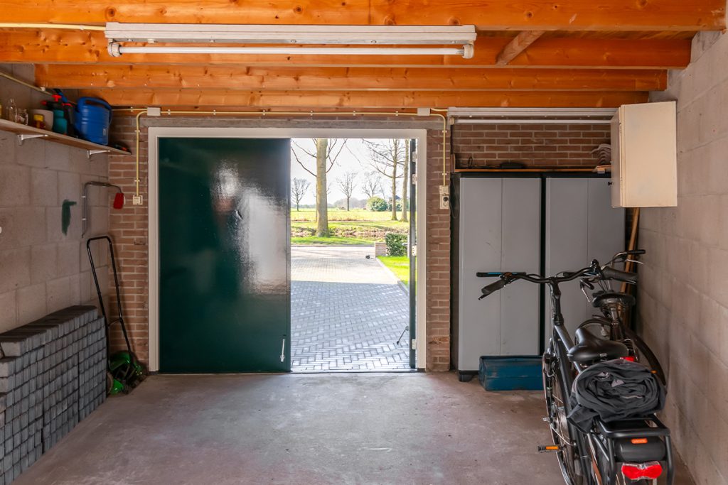 Veilige houten garagedeur