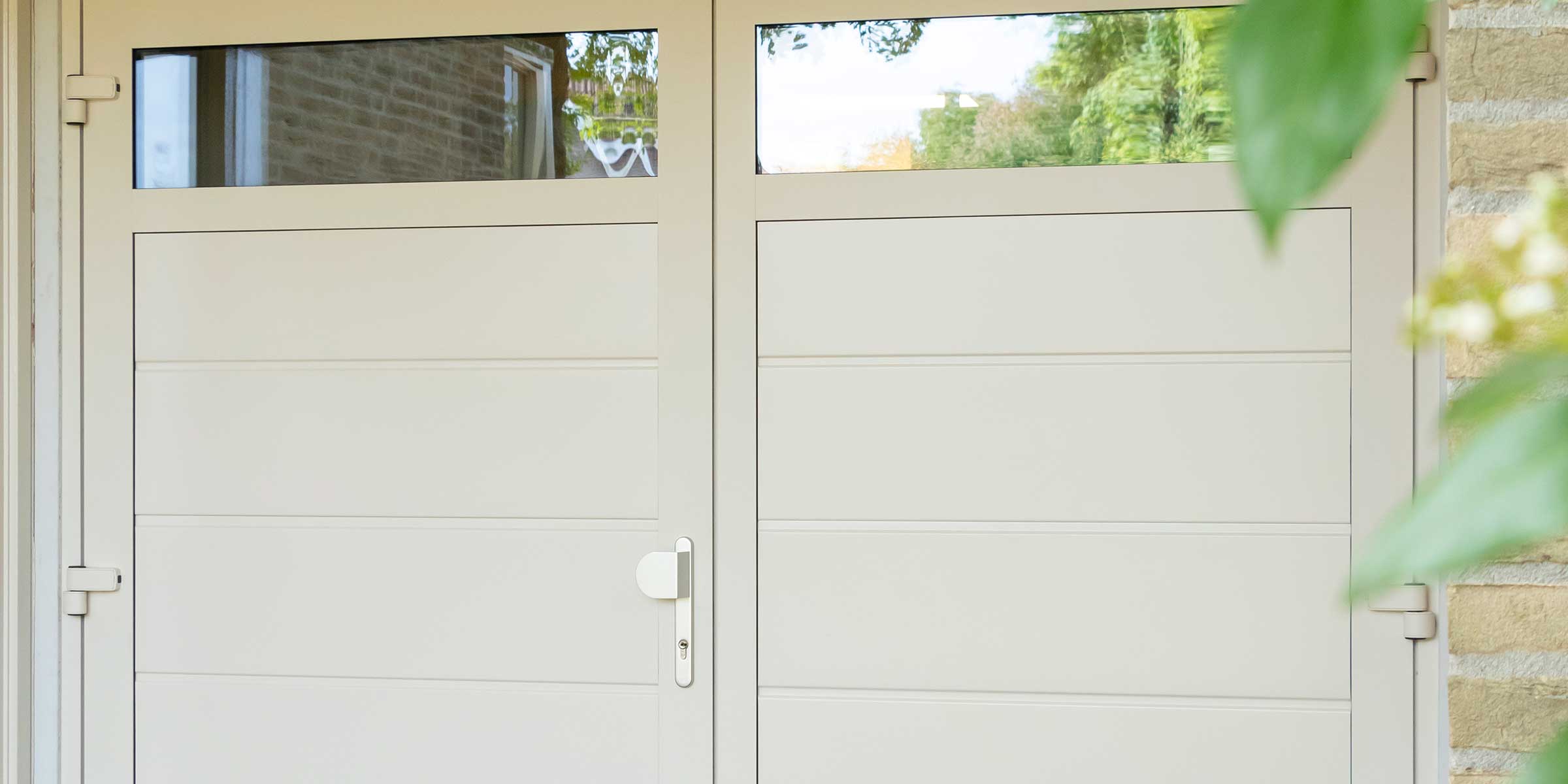 Kunststof openslaande garagedeur